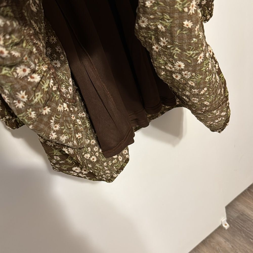 NWT Love Riche Long Sleeve V Neck Floral Dress Ruffle Neutral Women's Medium - Picture 12 of 12